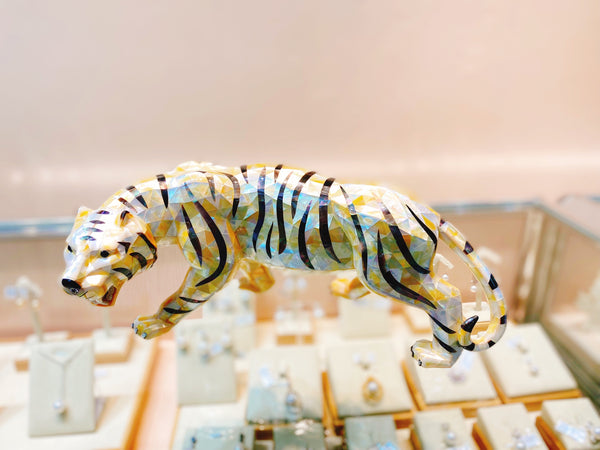 福虎賀歲珍珠貝母工藝飾品Mother of Pearl Tiger Art Ornament